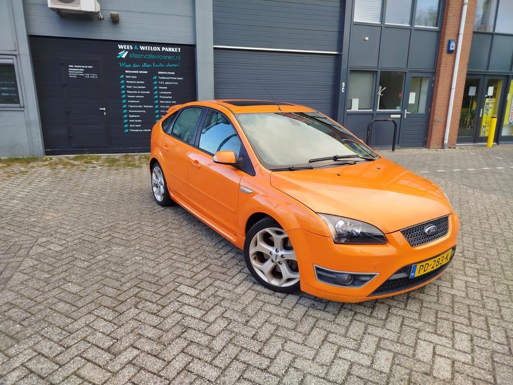 Ford Focus ST 2.5 225pk Recaro leer- Origineel-Nette staat, Auto's, Ford, Focus, Leder, Handgeschakeld, Apple Carplay