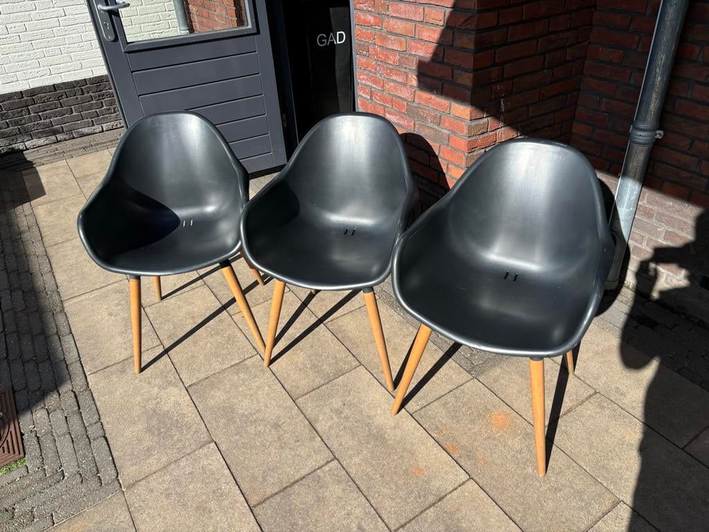 Zwarte kuip stoeltjes voor in de tuin van Karwei, Ophalen, Gebruikt, Kunststof