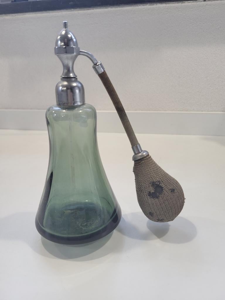 Vintage parfumfles met verstuiver - 18 cm hoog, Ophalen of Verzenden