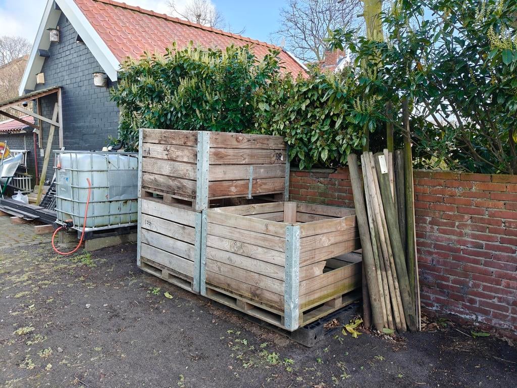 Houten kisten (opslag carnaval / hout), Minder dan 3 m³, Ophalen