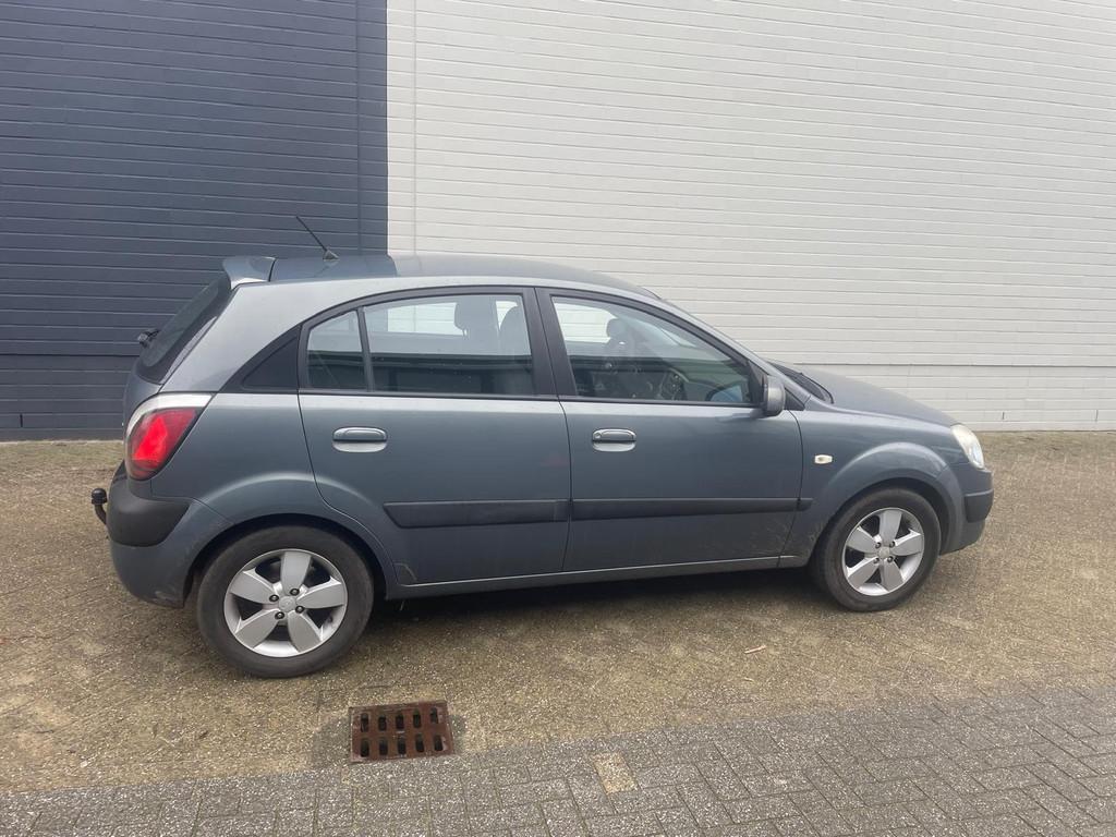 Kia Rio 1.4 Festival 5DRS 97pk AIRCO TREKHAAK ISOFIX NAP LMV, Voorwielaandrijving, Stof, Gebruikt, Metallic lak