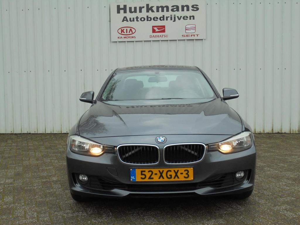 BMW 3-Serie (e90) 320i 184 PK NL-AUTO AUTOMAAT LEES TEKST !, Euro 5, Stof, Gebruikt, Zwart