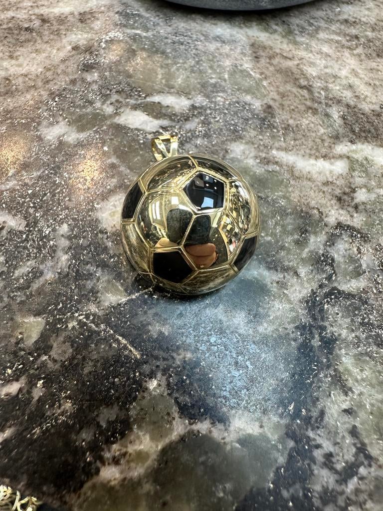 14k Gouden Voetbal Hanger - Perfect voor Sportliefhebbers, Ophalen of Verzenden, Nieuw, Goud, Overige voorstellingen