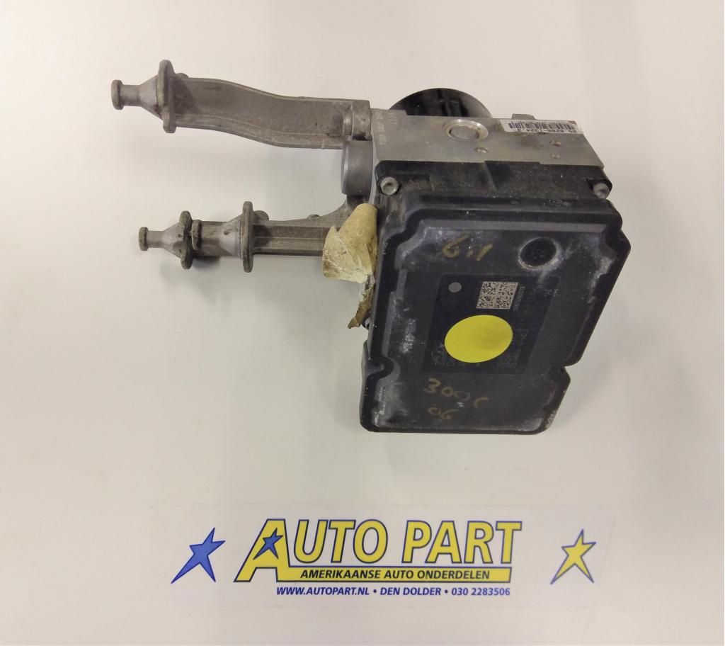 Chrysler 300C ABS pomp 2006-2007, Gebruikt, PO Box 21-8004 | Auburn Hills, MI 48321-8004, Ophalen of Verzenden, Chrysler