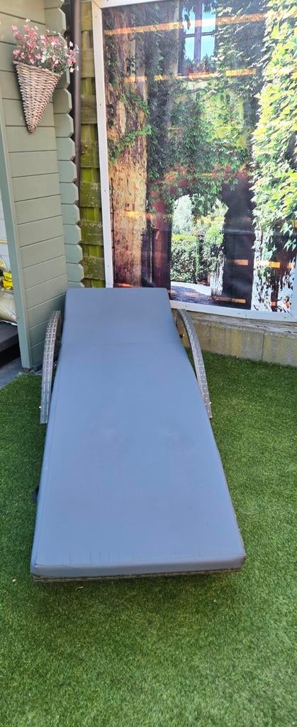 Zgan wicker ligbed met verstelbare rugleuning, Tuin en Terras, Ligbedden, Ophalen, Zo goed als nieuw, Wicker, Verstelbaar