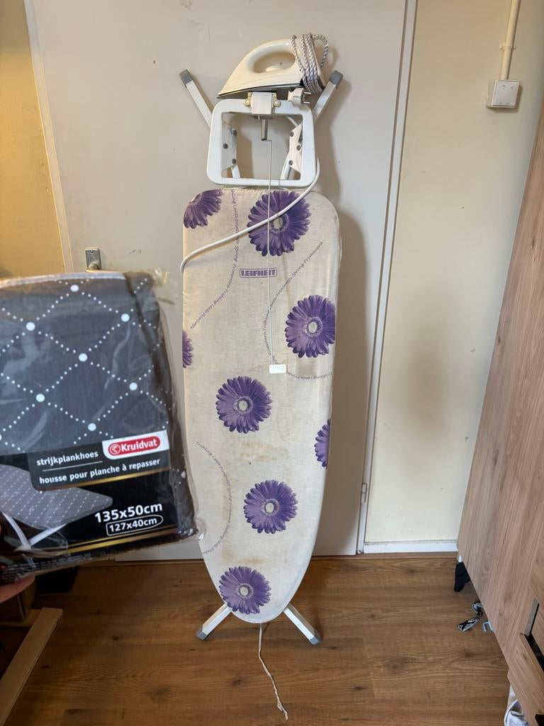 Strijkplank met strijkijzer en nieuwe hoes, Ophalen, Gebruikt, Strijkijzer met snoer