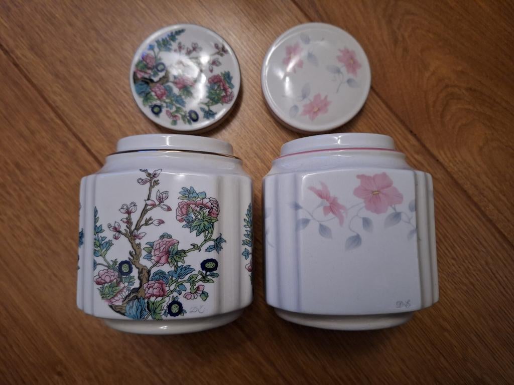 Twee porseleinen theebusjes Douwe Egberts, Ophalen of Verzenden, Zo goed als nieuw, Porselein, Overige typen