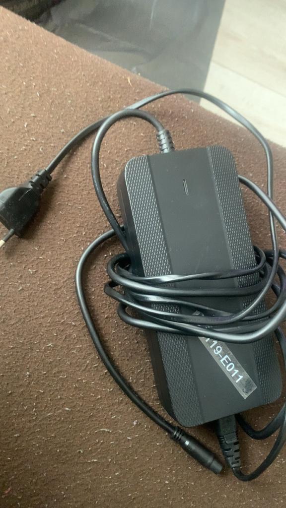 Super 73 oplader 3A, Fietsen en Brommers, Ophalen, Zo goed als nieuw