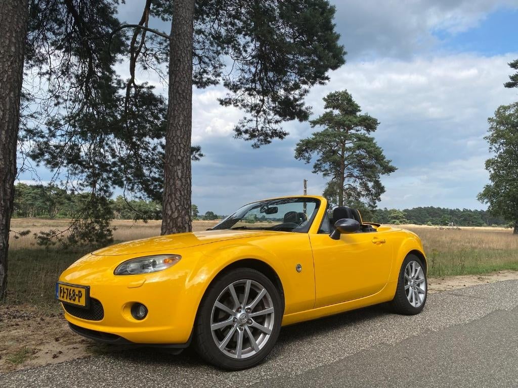 MX-5 Roadster 2.0 6-bak – gele wrap, veel opties, APK 2027, Achterwielaandrijving, Zwart, 4 cilinders, Cabriolet