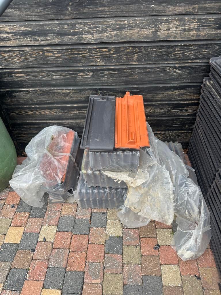 Nelskamp Nibra G10 HALVE pan mat zwart  dakpannen, Ophalen, Gebruikt, Steen of Klei, Zwart