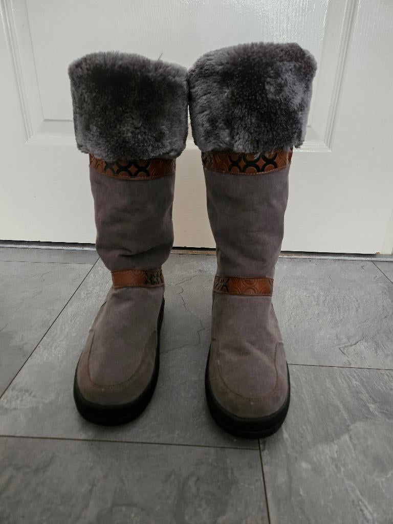 Uggs, Ophalen, Zo goed als nieuw, Zwart