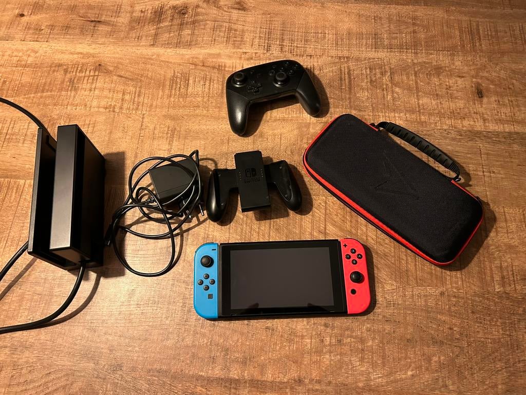 Nintendo switch, Gebruikt, Met 2 controllers, Ophalen of Verzenden, Met harde schijf