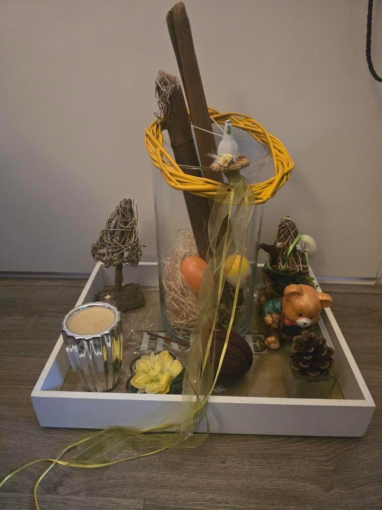 Paasdecoratie op dienblad, Ophalen, Hout