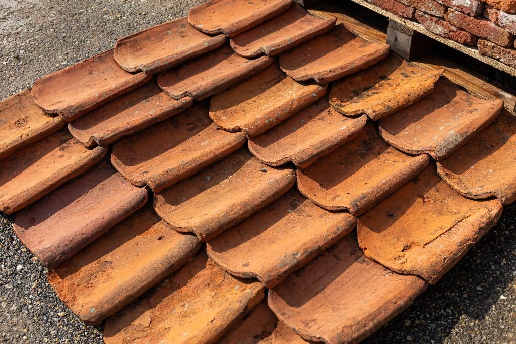 Oude antieke rode handvorm Hollandse pan 2.600 stuks, Gebruikt, Steen of Klei, Ophalen of Verzenden, 15 m² of meer