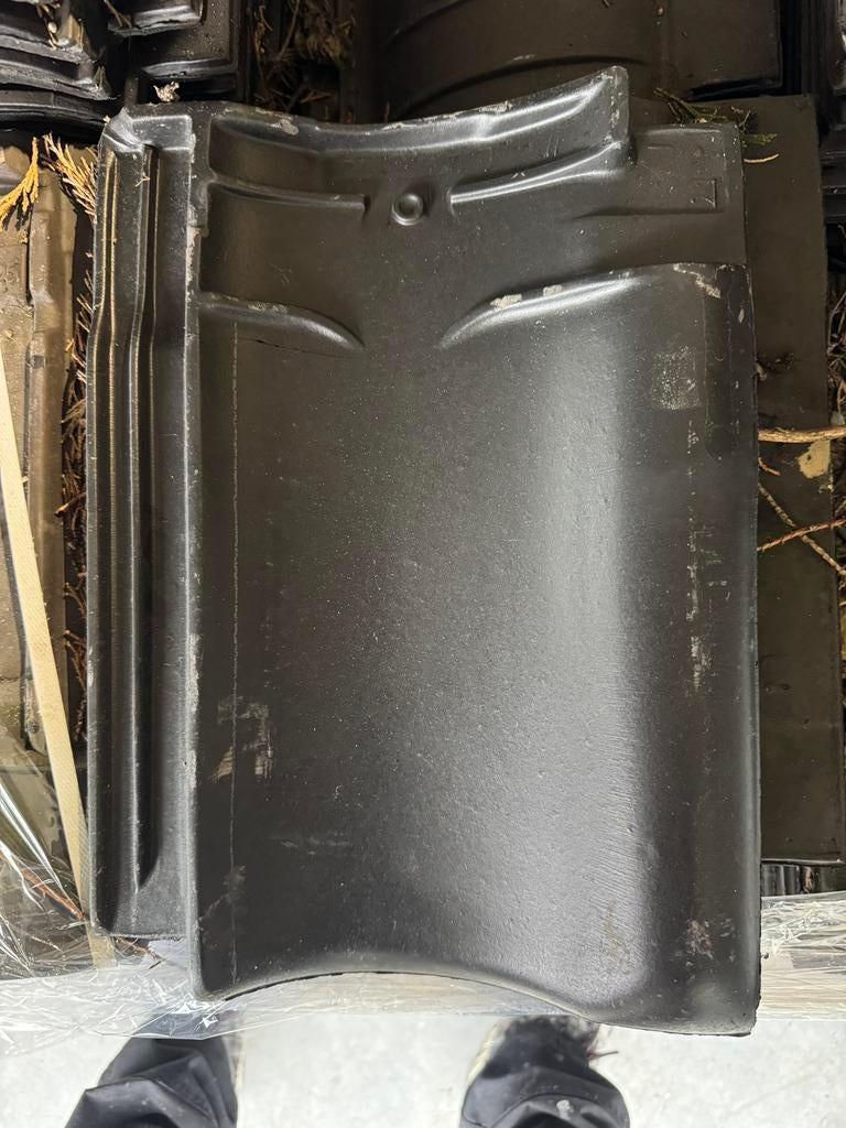 Monier 5 dakpannen zwart / 256 stuks, Doe-het-zelf en Verbouw, Ophalen, Steen of Klei, Zwart, Zo goed als nieuw