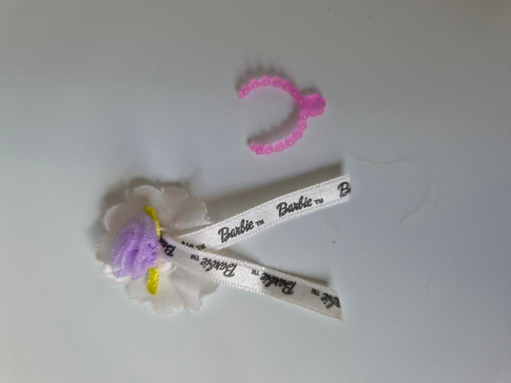 Nr 230 Barbie ketting en lintje, Ophalen of Verzenden