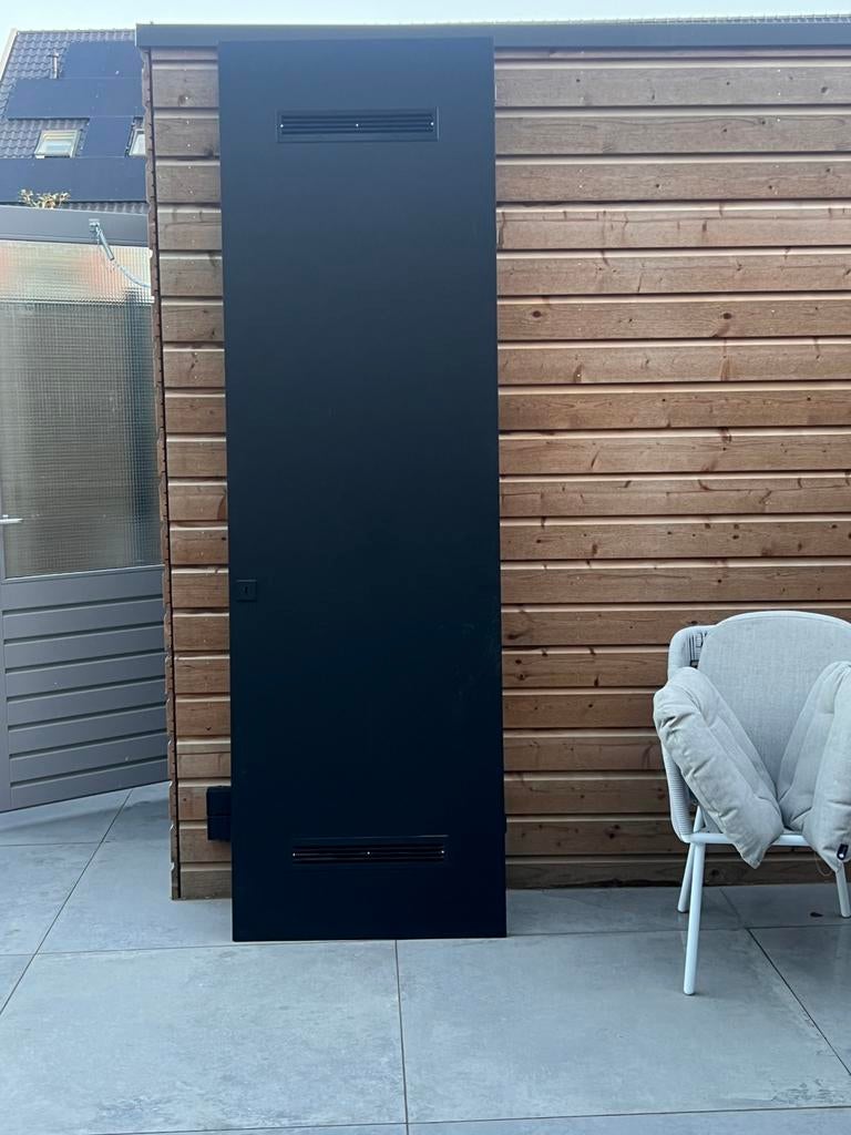 Zwarte Berkvens meterkast deur 63 x 253 cm – nieuw, Doe-het-zelf en Verbouw, Ophalen of Verzenden, Nieuw, Binnendeur, 215 cm of meer