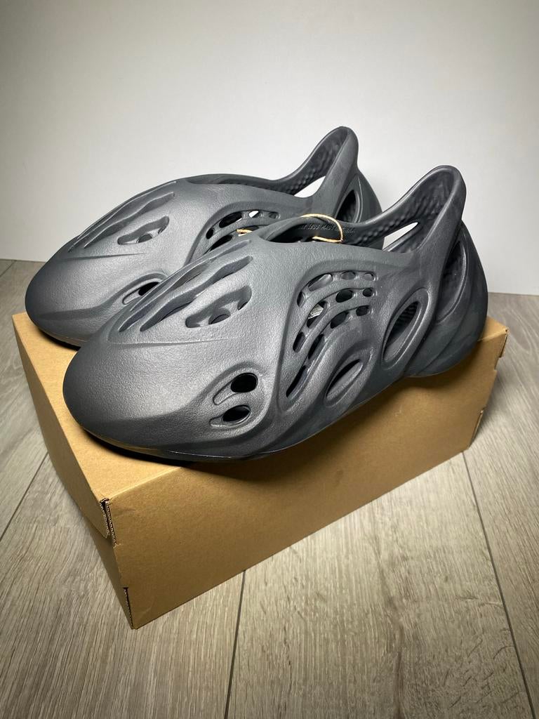 Adidas Yeezy Foam Runners maat 43, Ophalen of Verzenden, Nieuw, Overige kleuren, Slippers