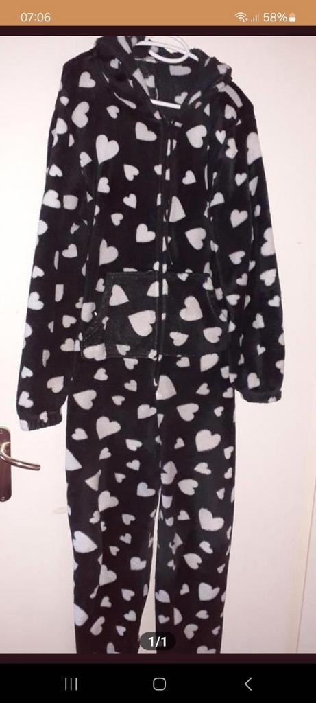 Huispak zwart met witte harten maat, Kleding | Dames, Huispakken, Ophalen of Verzenden, Zo goed als nieuw, Zwart