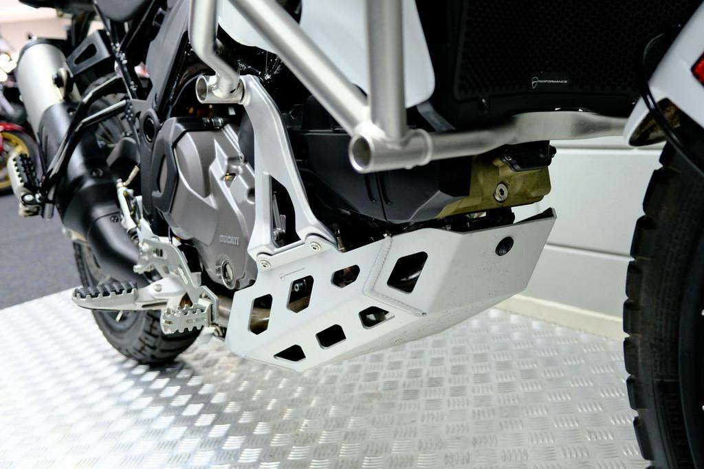 Ducati DESERTX ALL-ROAD (bj 2022), Traction Control, Info@ducatie.fr, Bedrijf, Meer dan 35 kW