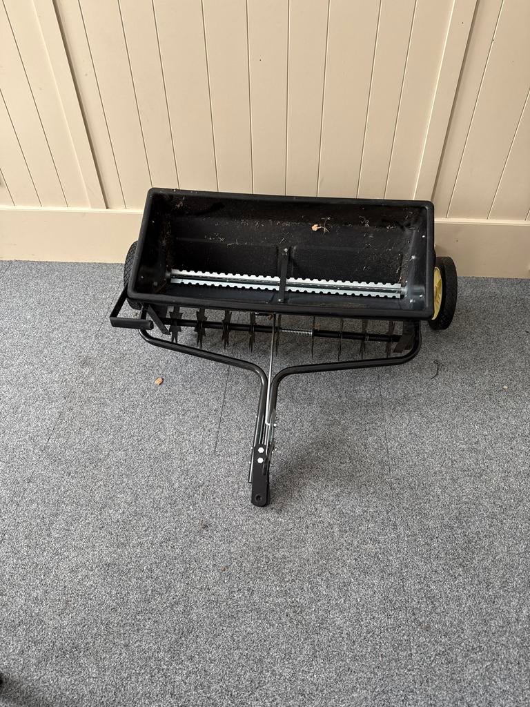 Grasbeluchter en strooier achter zitmaaier, Ophalen, Gebruikt