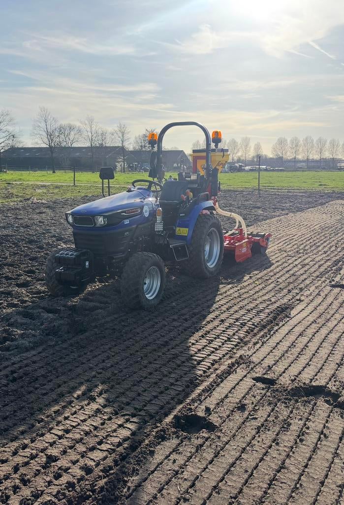 Mini-loonwerk met machinist tuin zaaien frezen klepelen, Tuinonderhoud of Snoeiwerk