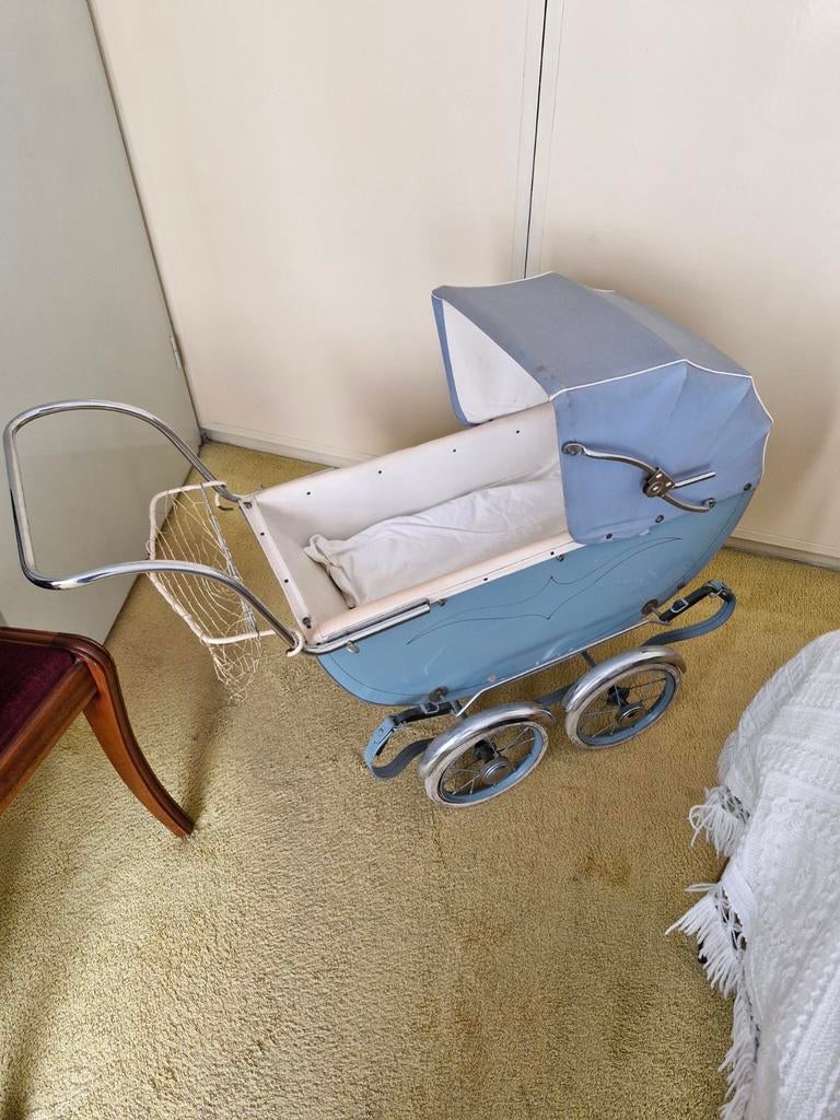 Antieke poppenwagen, Ophalen