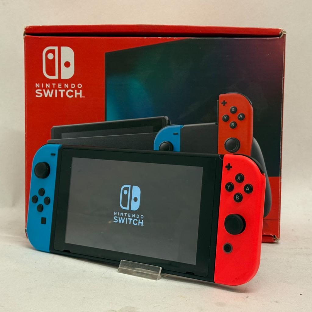 Nintendo Switch V2 Rood / Blauw, Nintendo, Zo goed als nieuw, Support@nintendo.com, 11-1 Hokotate-cho, Kamitoba, Minami-ku
Kyoto 601-8501
Japan