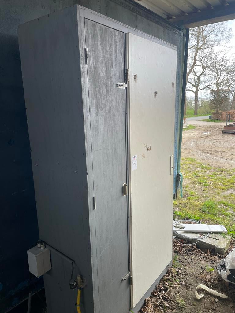 Robuuste kast met twee deuren, Ophalen, Gebruikt