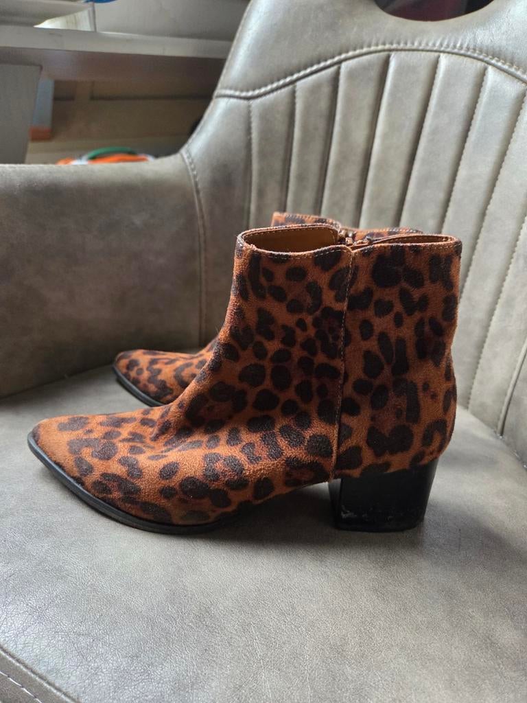 Enkellaarsjes panterprint maat 39, Kleding | Dames, Schoenen, Ophalen of Verzenden