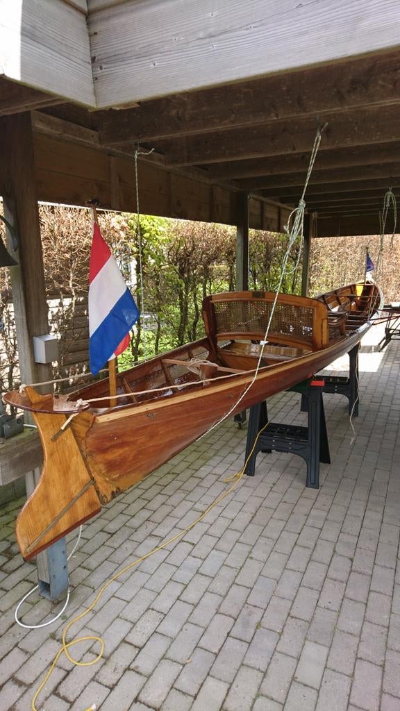 Antieke zeilende Wherry Thames skiff roeiboot Tyche, Ophalen