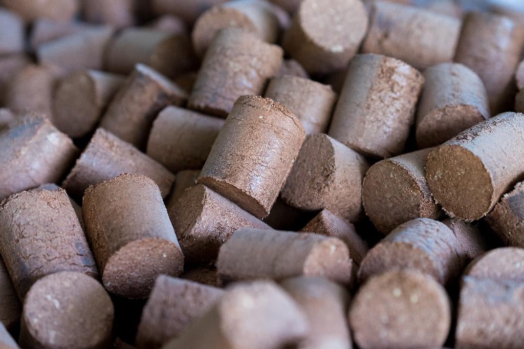 Houtbriketten/ Haardhout/ Kachelhout Milieu vriendelijk!, Minder dan 3 m³, Ophalen, Overige houtsoorten, Blokken