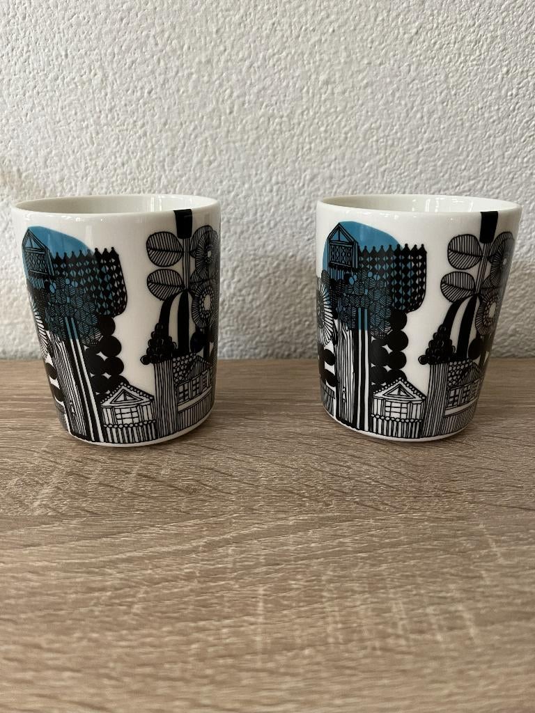 Finland Marimekko 2 bekers Oiva Siirtolapuutarha, Huis en Inrichting, Keuken | Servies, Overige typen, Ophalen of Verzenden, Zo goed als nieuw
