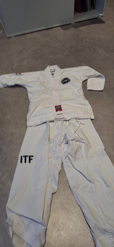 Taekwando pakken 25 eu per stuk, Sport en Fitness, Vechtsporten en Zelfverdediging, Maat XS of kleiner, Ophalen