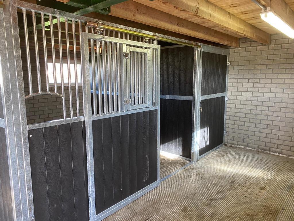 Nieuwe paardenbox voorwanden, Dieren en Toebehoren, Stalling en Weidegang, Stalling, 4 paarden of pony's of meer