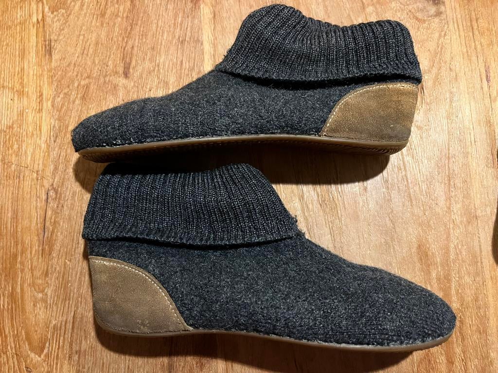 Sloffen pantoffels Living Kitzbühel 32 wol merinowol, Gebruikt, Jongen of Meisje, Overige typen, Ophalen of Verzenden