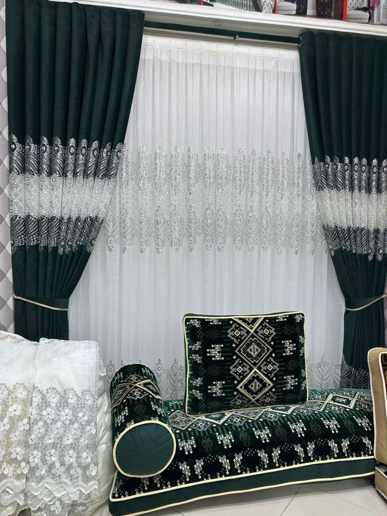 Gordijnen, Huis en Inrichting, Stoffering | Gordijnen en Lamellen, Ophalen of Verzenden, Zo goed als nieuw, 200 cm of meer