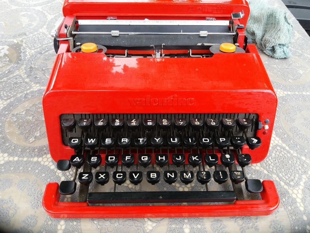 Retero typemachine Olivetti Valentine, Ophalen, Zo goed als nieuw