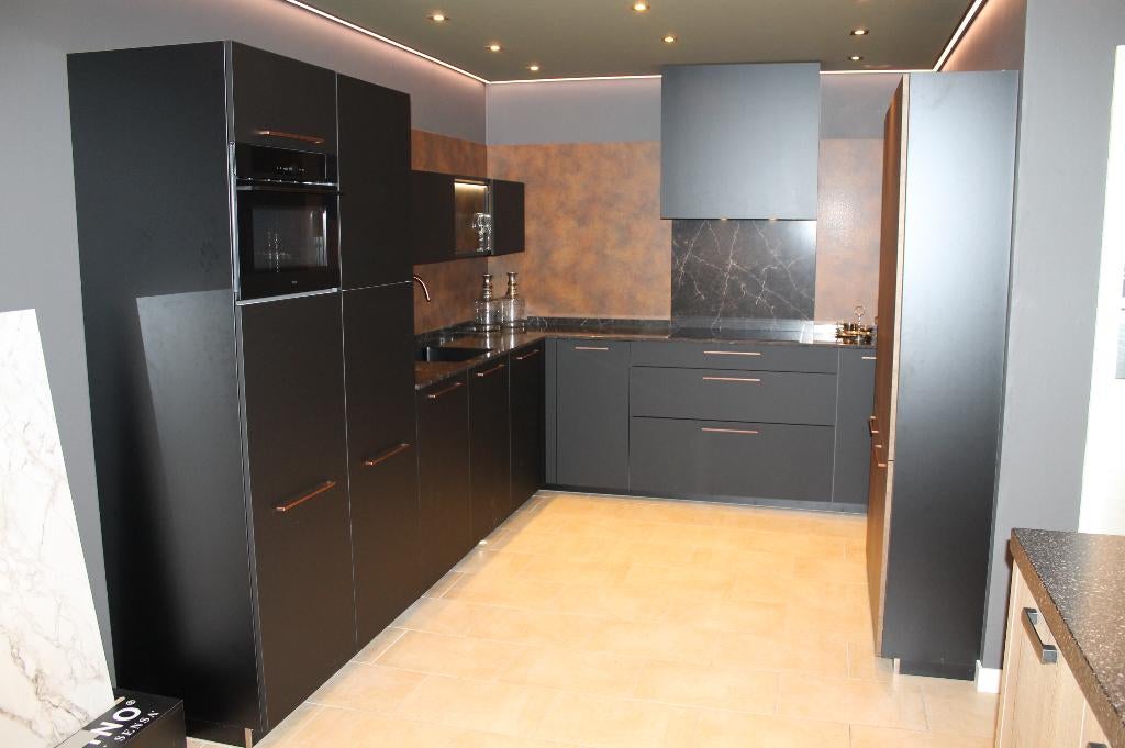 Opheffing showroom, keuken tegen elk aannemelijk bod., Ophalen, Zwart, Hoekkeuken, Nieuw