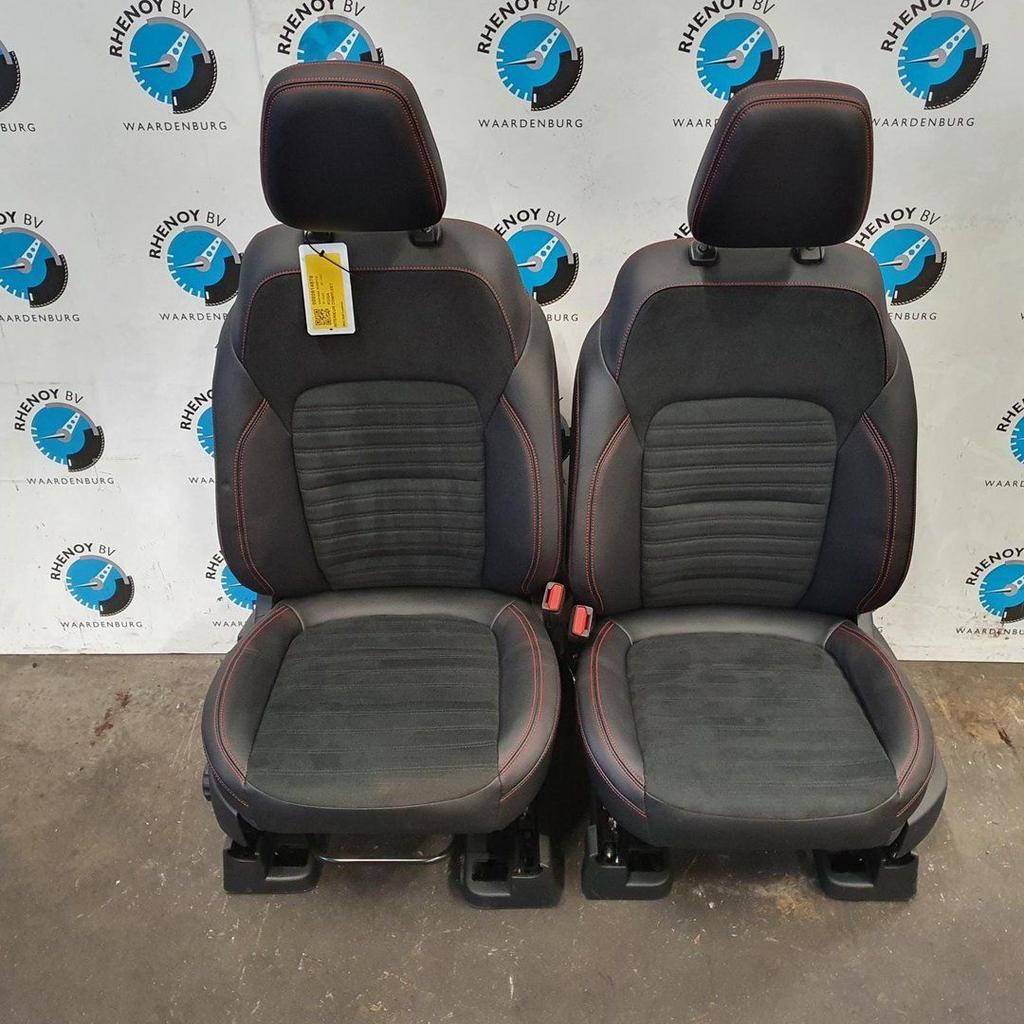 KUGA NIEUW INTERIEUR HALF LEDER  MET STOELVERWARMING VOOR EN, Auto-onderdelen, Ophalen, -, -, Nieuw
