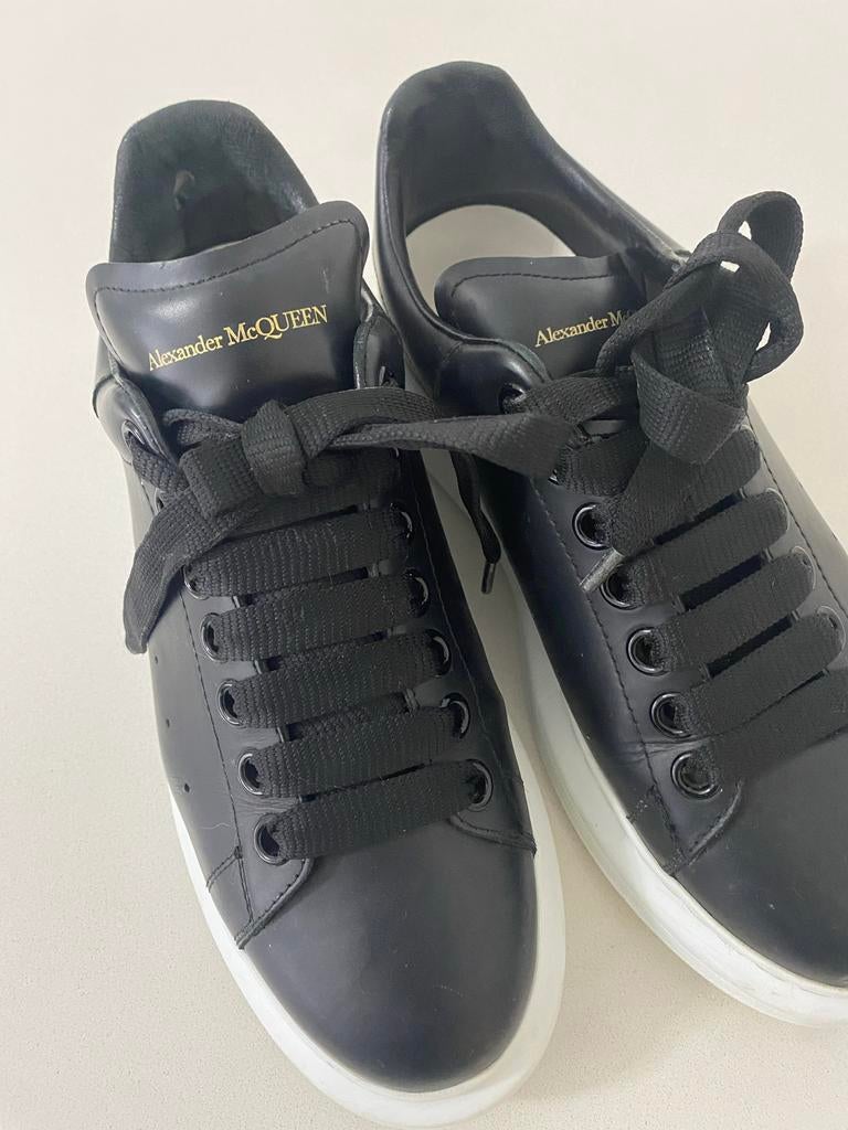 Alexander McQueen Sneakers - Zwart, Ophalen of Verzenden, Gedragen, Zwart, Sneakers of Gympen