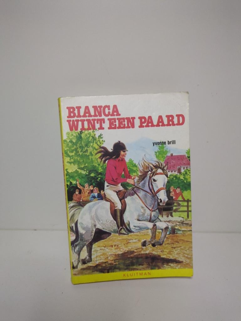 Boek: Bianca wint een paard, Ophalen of Verzenden, Gelezen