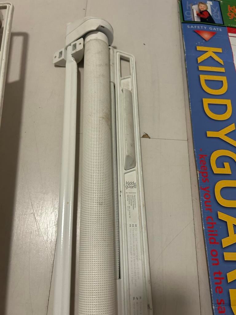 Twee Kiddy Guard Oprolbaar Traphekje - Wit, Ophalen, Overige materialen, Gebruikt, Oprolhekje