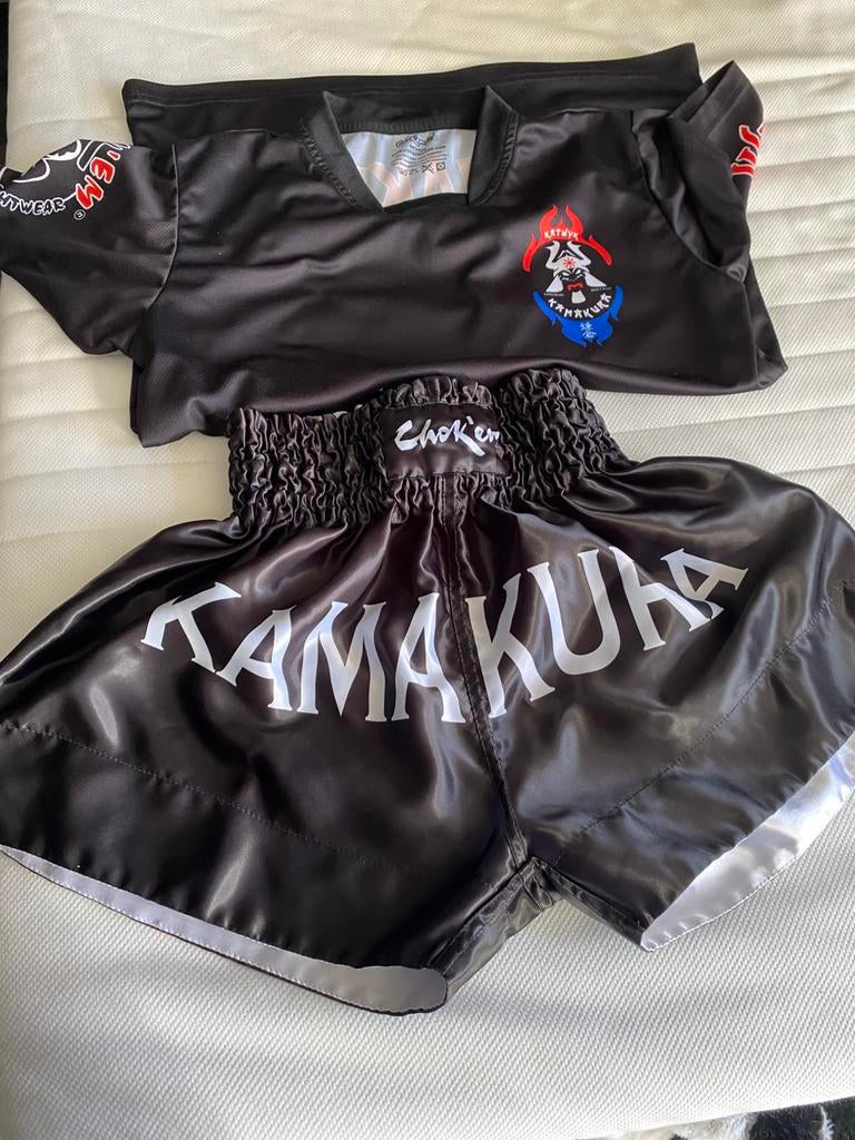 Kamakura sportset met scheenbeschermers en handschoenen !, Sport en Fitness, Vechtsporten en Zelfverdediging, Gebruikt, Overige