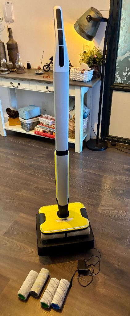 Elektrische dweilmachine Karcher, Huis en Inrichting, Schoonmaakartikelen, Ophalen, Dweilemmer, -bak, of -wagen