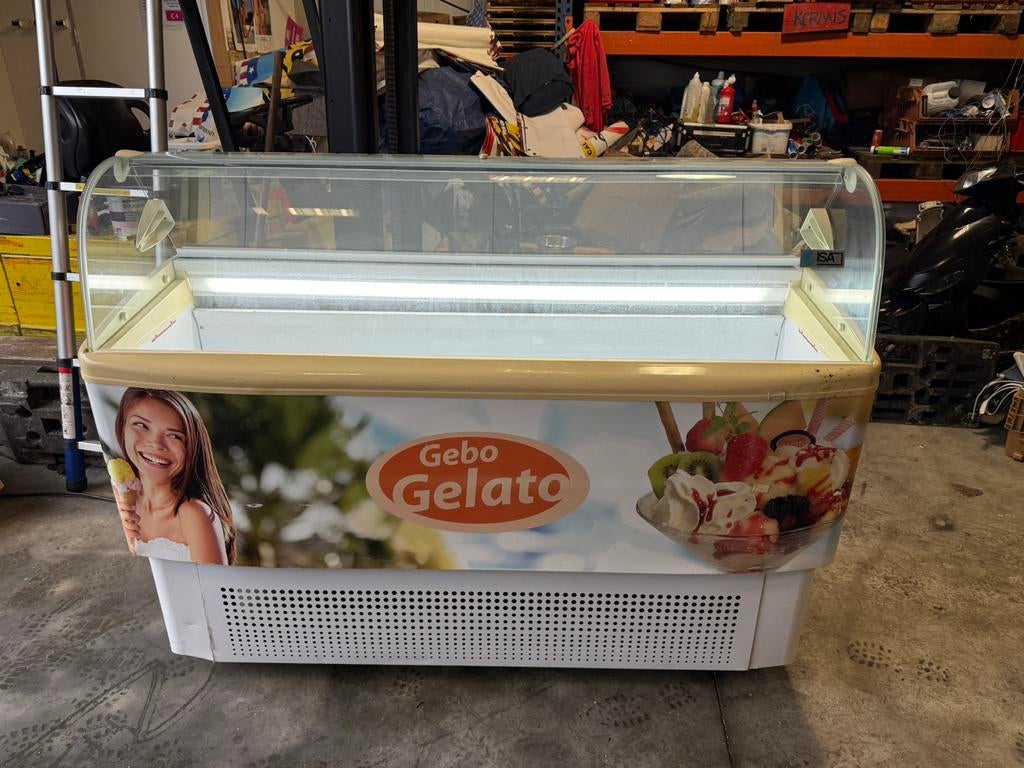 Schepijsvitrine ISA Fiji 9 bakken zgan!!, Ophalen