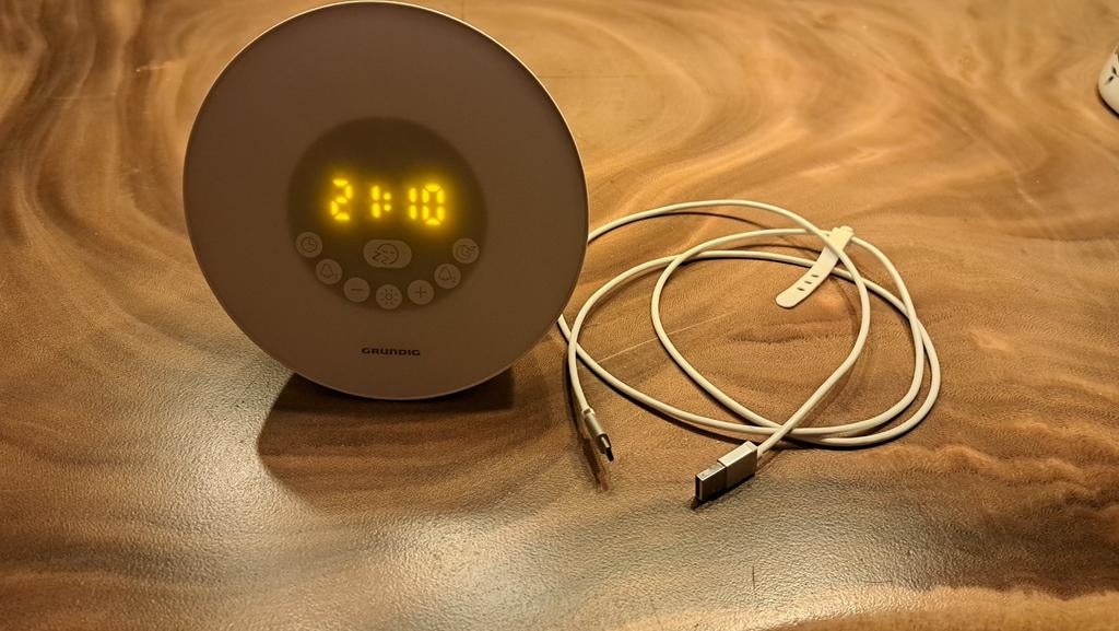 Wekkerradio Grundig, Ophalen, Zo goed als nieuw, Digitaal