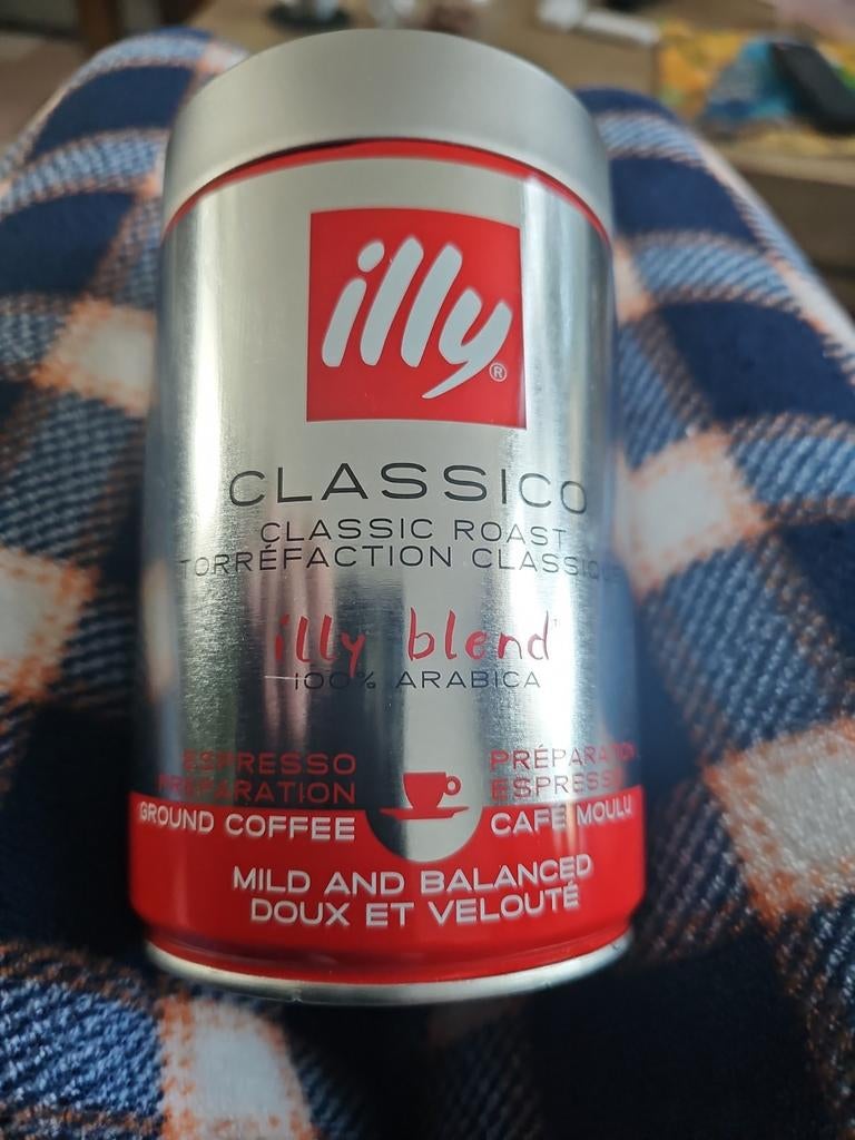 4 blikken illy CLASSICO gemalen koffie Nieuw  ongeopend, Verzamelen, Ophalen of Verzenden, Nieuw, Koffie, Overige merken