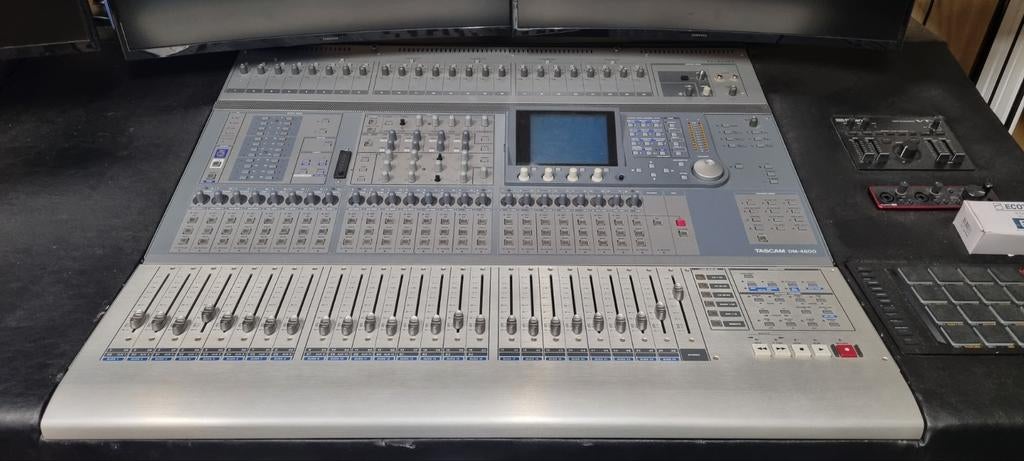 Mixtafel te koop voor studio TASCAM DM-4800, Muziek en Instrumenten, Ophalen, Zo goed als nieuw
