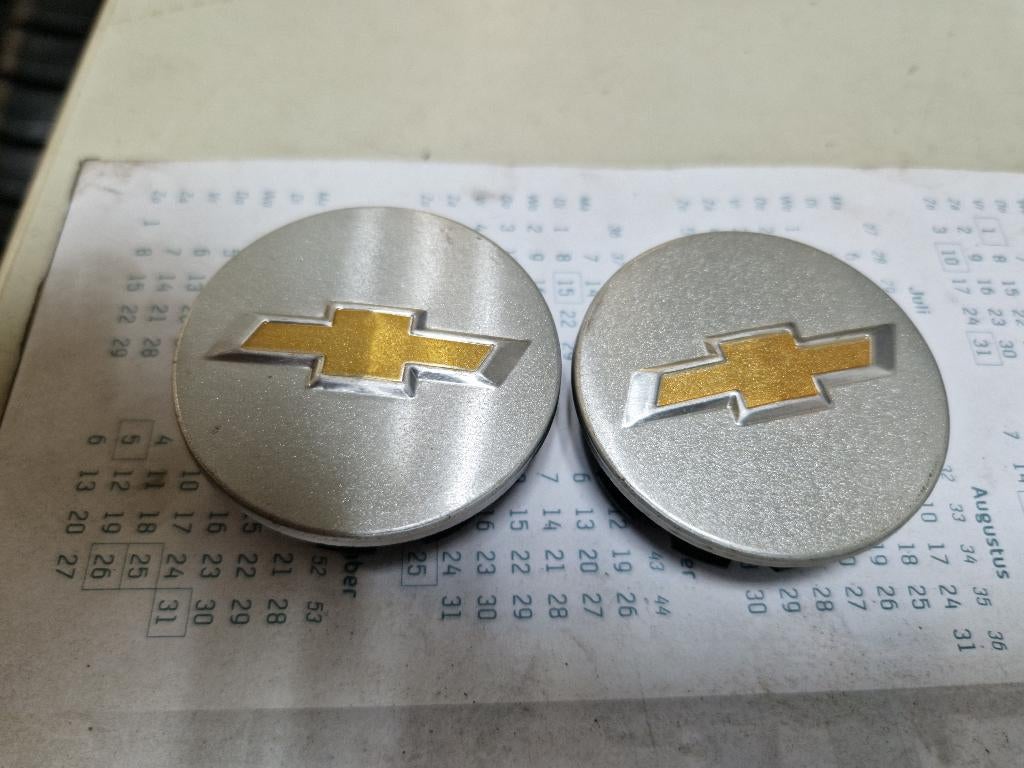 2 naafdopjes Chevrolet, Ophalen, Nieuw